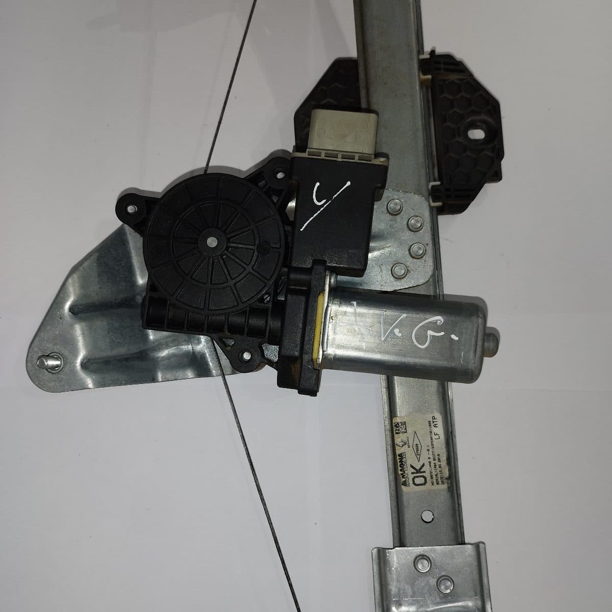 ميكانيزم رفع الزجاج (مونتي غلاس) لسيارات رينو سيمبول، داسيا ستيبواي ولوغان 